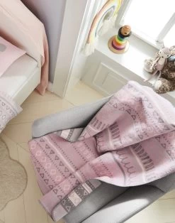 S.Oliver Decke "Baby" 9 S.Oliver Decke "Baby" -Gehen Sie mit Möbeln groß raus. 343dba51168c94b0f0946baee79f9a42